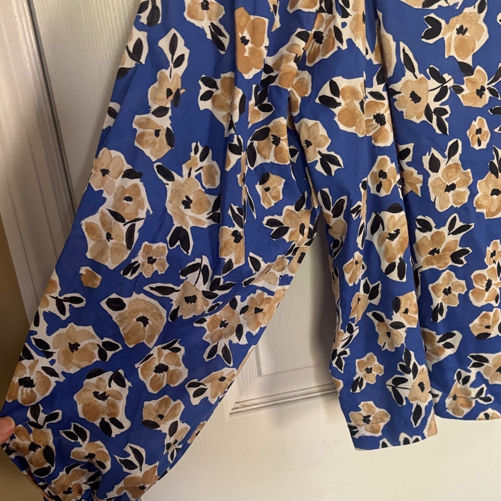 Ann Taylor Blue Blouse with Tan Floral Design size S - Picture 7 of 11